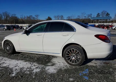 2017 Mercedes-Benz C 300 из США, поврежденный, VIN 55SWF4JB6HU195372